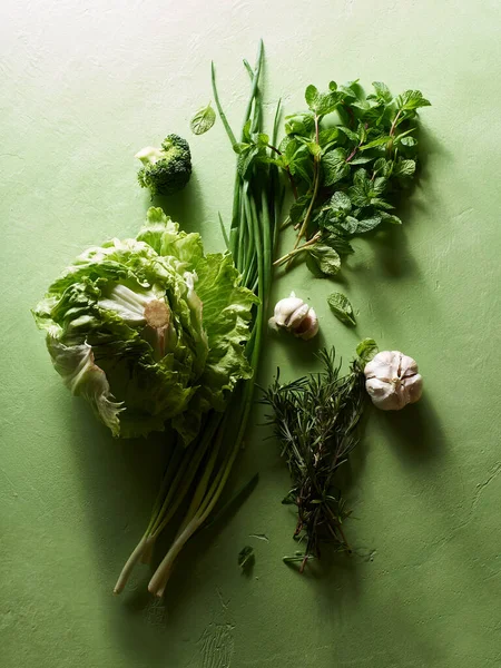 Lattuga Verde Verdure Sfondo Verde — Foto Stock