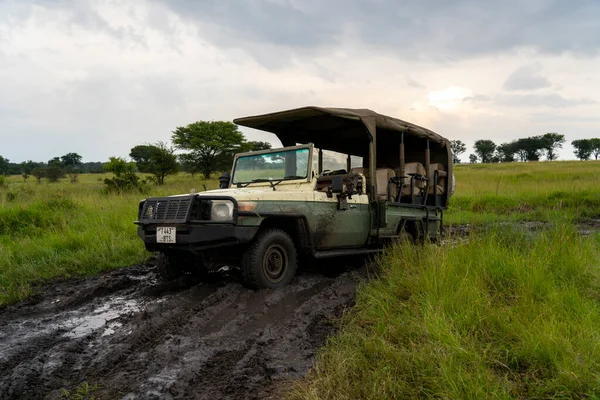 Jeep Safari Coincée Dans Boue Pendant Saison Des Pluies — Photo