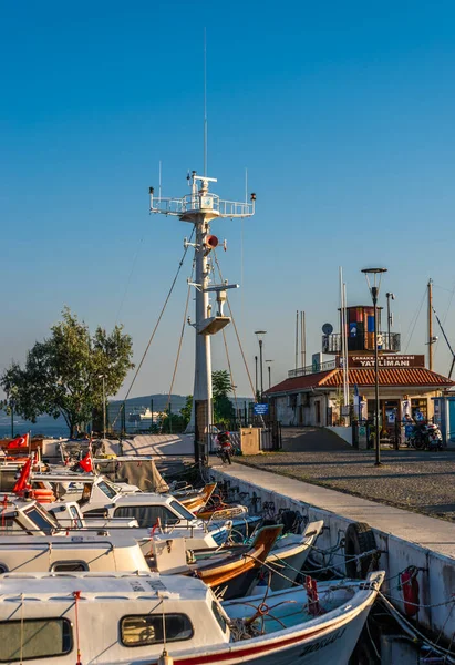 Canakkale Turquia 2019 Barcos Porto Canakkale Turquia Uma Manhã Ensolarada — Fotografia de Stock