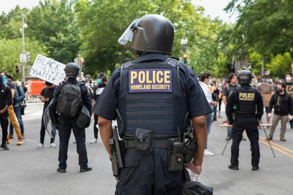 Officier Dhs Formation Devant Maison Blanche — Photo