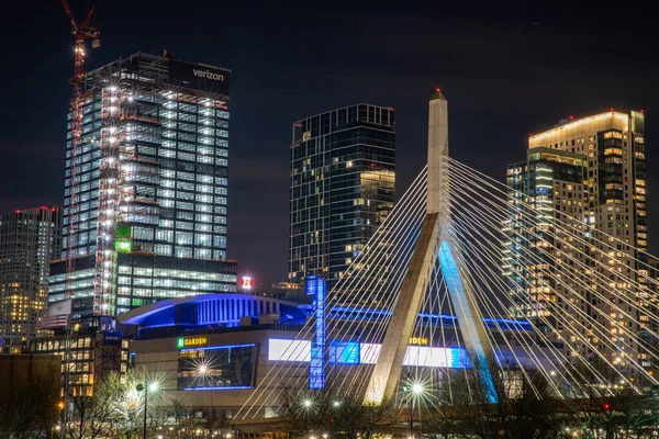 Edificios Ciudad Puente Alto Brillando Cielo Nocturno —  Fotos de Stock