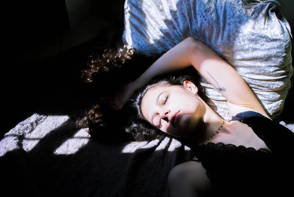 Young Girl Lying Shadow Light Effect Face — Fotografia de Stock