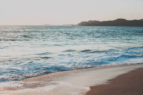 멕시코의 해변으로 조수와 뒤쪽의 — 스톡 사진
