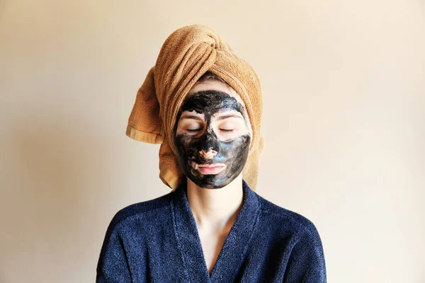 Portrait Young Millennial Black Face Mask Her Face — Fotografia de Stock