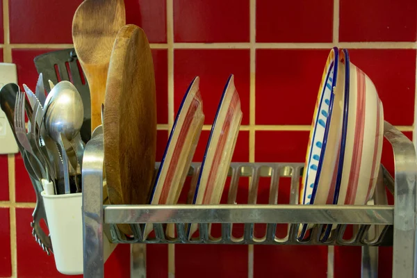 Rack Prato Com Placas Secagem Utensílios Cozinha — Fotografia de Stock