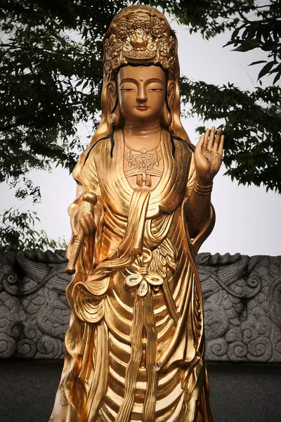 Gyllene Religiösa Statyer Vid Ett Lokalt Buddhittempel Busan Sydkorea — Stockfoto