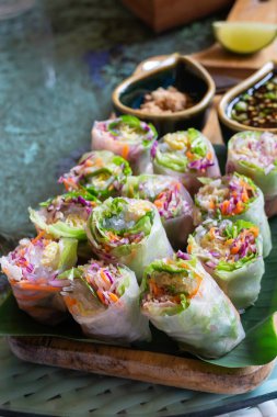 Sağlıklı taze sebzeli börek, stok fotoğrafı.