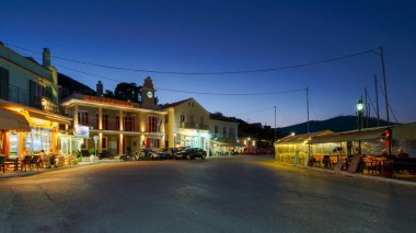 Yunanistan 'ın Ithaca adasındaki Vathy köyünün ana meydanı