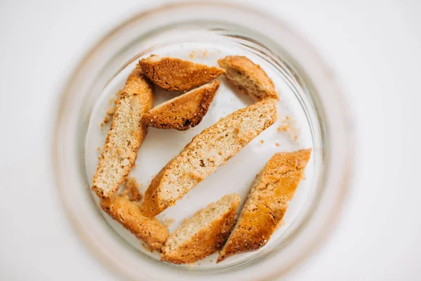 Хлеб Маслом Сливки Белом Фоне — стоковое фото