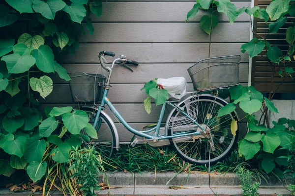 Старий Велосипед Місті — стокове фото