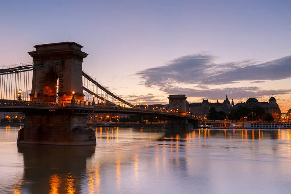 Budapest Hungary July 2019 Ponte Corrente Sobre Rio Danúbio Noite — Fotografia de Stock