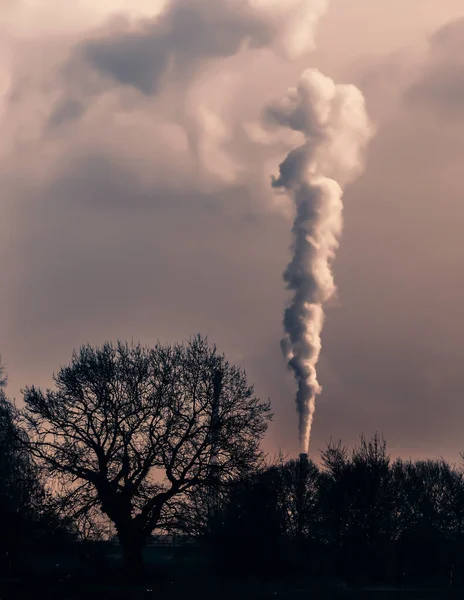 Rökutsläpp Från Skorsten Orsaken Till Global Uppvärmning Begreppet Luftföroreningar Och — Stockfoto