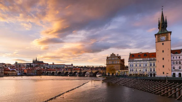 Praga Czechy Marca 2019 Wieczorny Widok Mostu Karola Zamku Praskiego — Zdjęcie stockowe