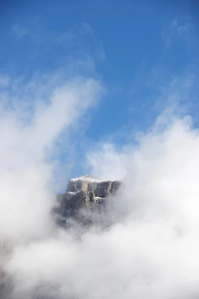 Topp Genom Dimman Ordesa Och Monte Perdido Nationalpark Pyrenéerna Aragonien — Stockfoto