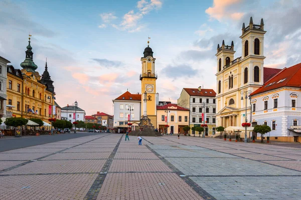 Banska Bystrica, Slovakya 19 Temmuz 2018: Slovakya 'nın merkezi Banska Bystrica' daki ana meydan 