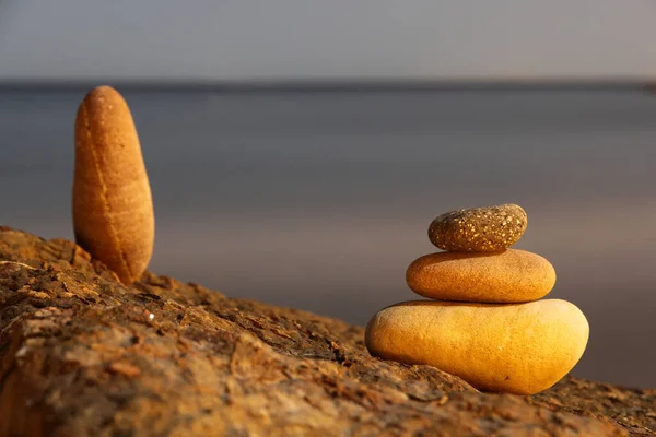 ビーチにある禅の石 — ストック写真
