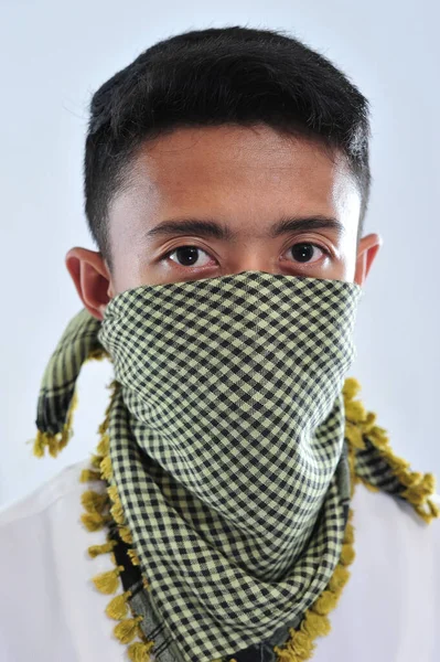 Retrato Jovem Bonito Asiático Muçulmano Homem Vestindo Serban Keffiyeh Tampa — Fotografia de Stock
