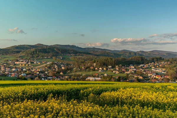 Villaggio Krhova Che Giace Sotto Colline Durante Tramonto Area Protetta — Foto Stock