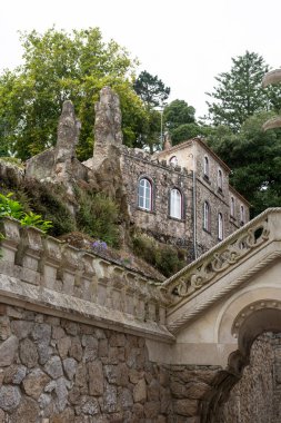 Lizbon, Portekiz yakınlarındaki Sintra 'daki tarihi Quinta da Regaleira konakları ve evleri için güzel bir manzara