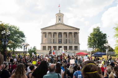 Siyahların hayatı için sokaklara yürüyün Broadway Caddesi