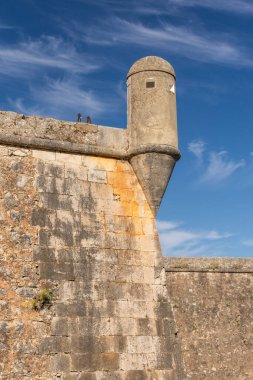 Lizbon, Portekiz yakınlarındaki Cascais 'de eski bir bina için güzel bir manzara.