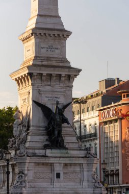 Lizbon, Portekiz 'deki halka açık meydandaki tarihi anıta güzel bir manzara