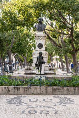 Lizbon, Portekiz 'deki halka açık meydandaki tarihi anıta güzel bir manzara