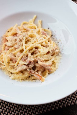 Carbonara macununa yakın çekim