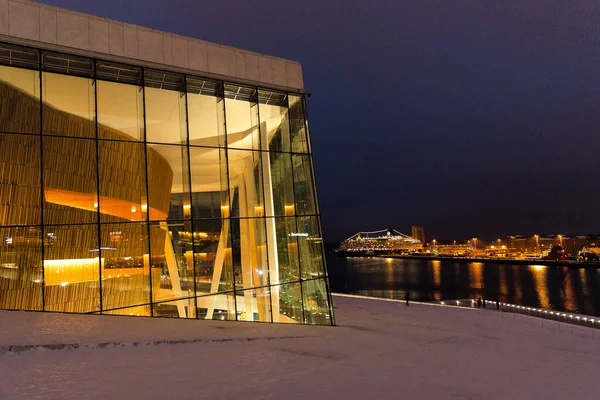 Edifício Oslo Edifício Teatro Oslo Durante Inverno Coberto Neve — Fotografia de Stock