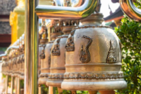 Tayland Halk Tapınağı Nda Bir Sürü Çan Astım — Stok fotoğraf