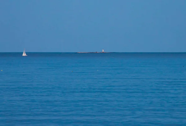 Schöner Meerblick Mit Segelbooten Und Blauem Wasser — Stockfoto