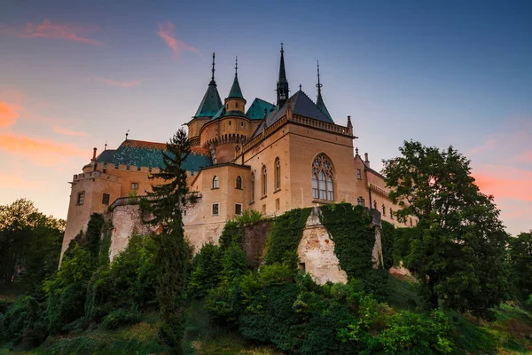 Bojnice Eslováquia Julho 2018 Castelo Medieval Romântico Com Elementos Góticos — Fotografia de Stock