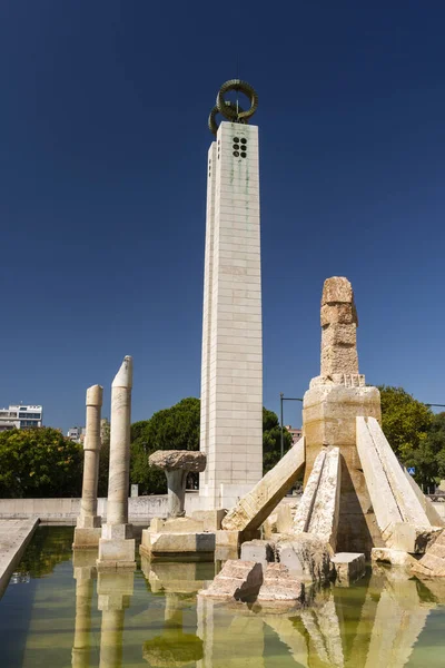 葡萄牙里斯本公共广场上古老的历史中央纪念碑的美丽景色 — 图库照片