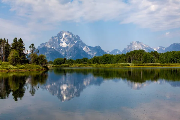 Piękny Krajobraz Jeziorem Górami — Zdjęcie stockowe