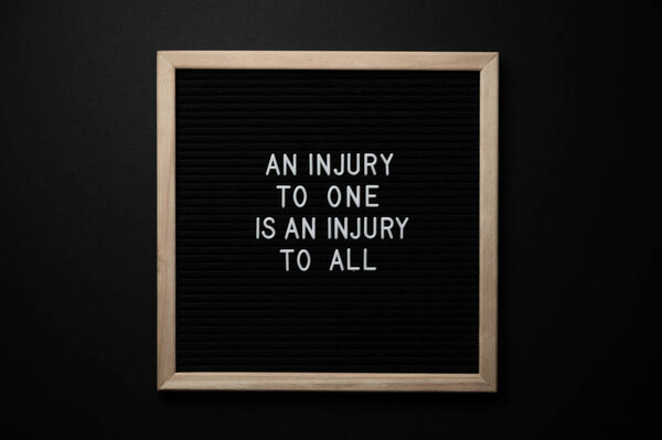 Знак "Черные живые существа" на черном фоне