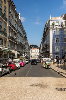 Lizbon, Portekiz 'in merkezindeki eski tarihi şehir binalarına güzel manzara