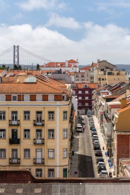 Lizbon, Portekiz 'in merkezindeki Basilica da Estrela kilise binasının güzel manzarası.