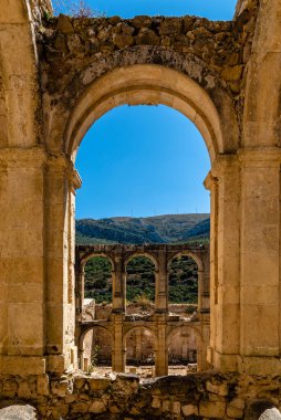 Santa Maria de Rioseco, Burgos 'ta terk edilmiş antik bir manastırın kalıntılarının havadan görünüşü,