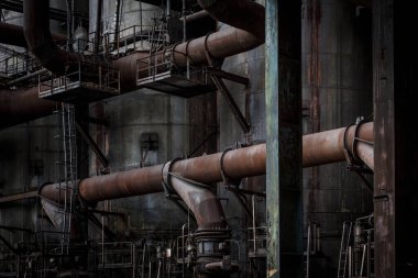 Ostrava, Çek Cumhuriyeti - 21 Ağustos 2018: Aşağı Vitkovice 'deki fırın, eski demir fabrikalarının eşsiz bir endüstriyel mimari koleksiyonundan oluşan ulusal bir sanayi mirası.