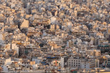 Atina, Yunanistan - 2 Şubat 2019: Lycabettus tepesinden görüldüğü üzere Atina şehir merkezinin yerleşim alanı.