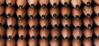 Bir sürü kalemi kapat.