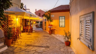 Yunanistan 'ın eski Atina kentindeki Neoklasik yapı ve kalıntılar.