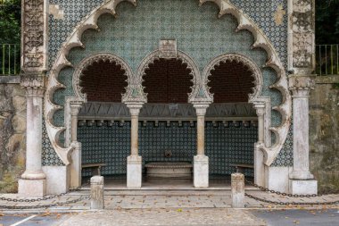 Portekiz, Sintra 'daki tarihi bozkır çeşmesine güzel manzara