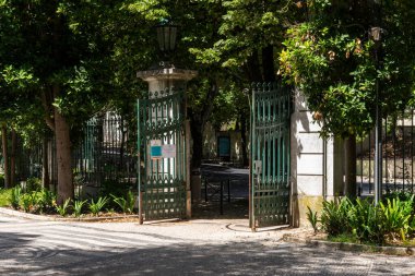 Lizbon, Portekiz 'in merkezindeki yeşil bahçe kapısına güzel bir manzara