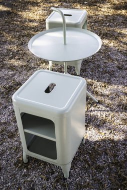 Basit mobilya seti ve stok fotoğrafıyla en az kafein dış dekorasyonu.