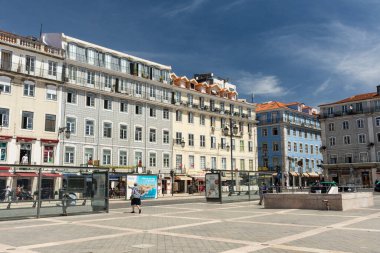 Lizbon, Portekiz 'in merkezindeki eski tarihi şehir binaları ve kamu meydanı için güzel bir manzara