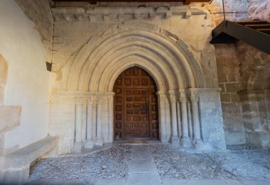 San Zadornil, Burgos Kilisesi 'nin ana Roma kapısı.