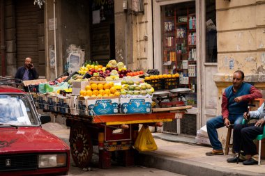 Tayland, Bali, Endonezya - 13 Mart 2018: Pazarda geleneksel Tayland yemekleri