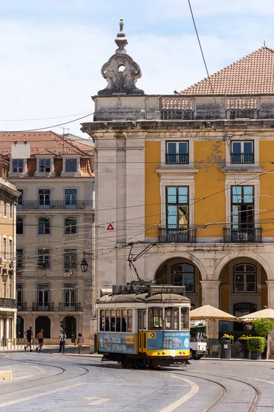 포르투갈 리스본의 역사적 전차와 건물들을 아름다운 — 스톡 사진