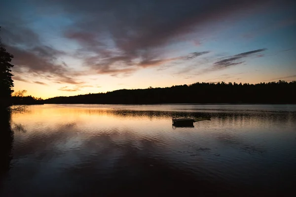湖の上に美しい夕日 — ストック写真